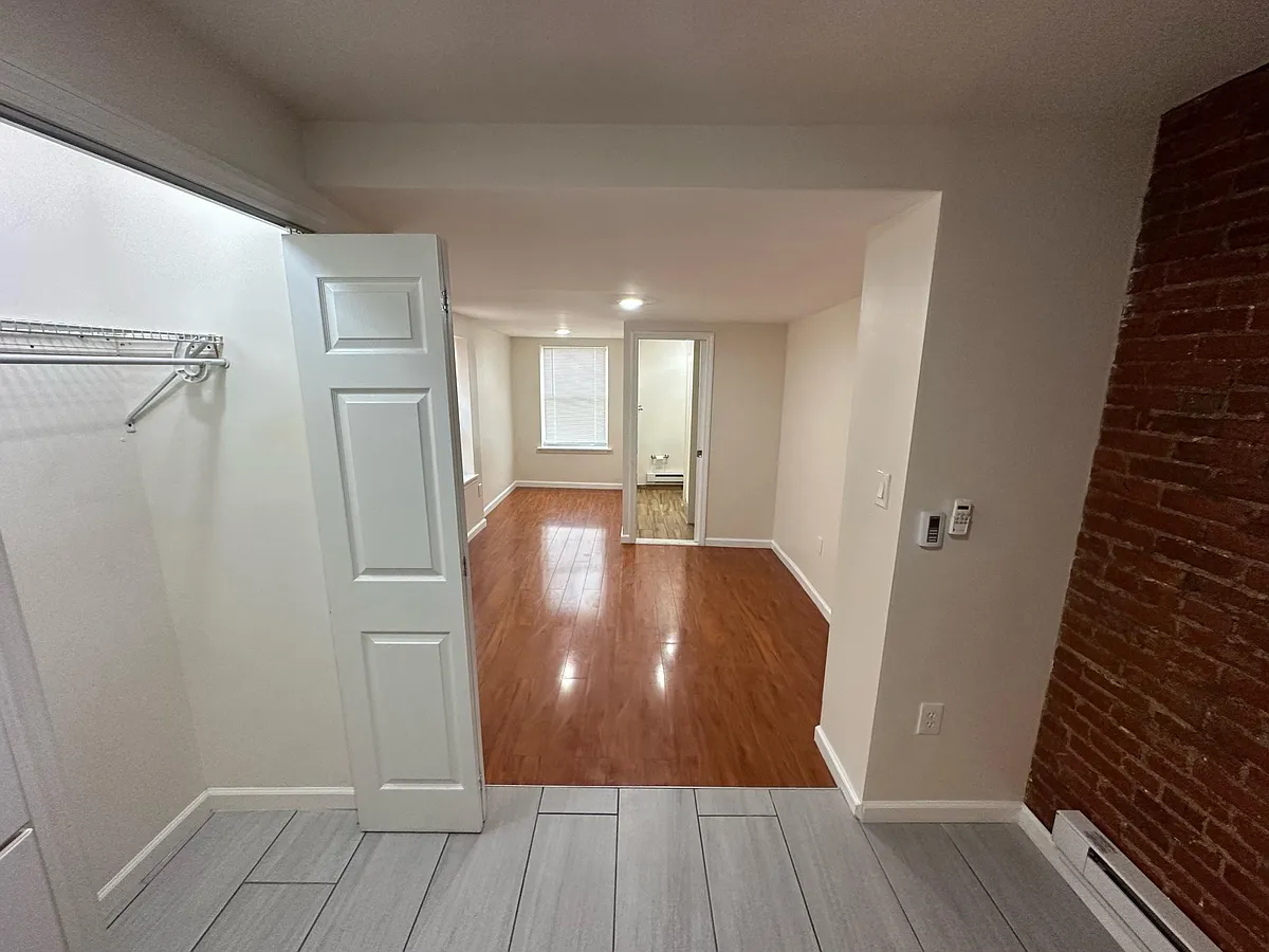 Building Photo - 729 S 16th St #2R