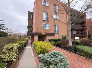 30 Barstow Rd #LL4, Great Neck, NY 11021