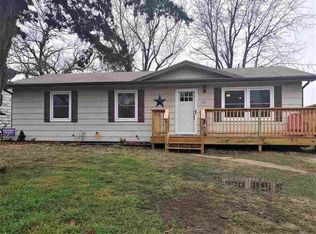 325 N Massachusetts St, Winfield, KS 67156