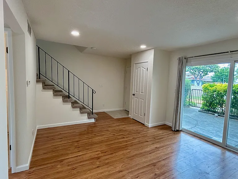 4722 Palos Way — Photo 2
