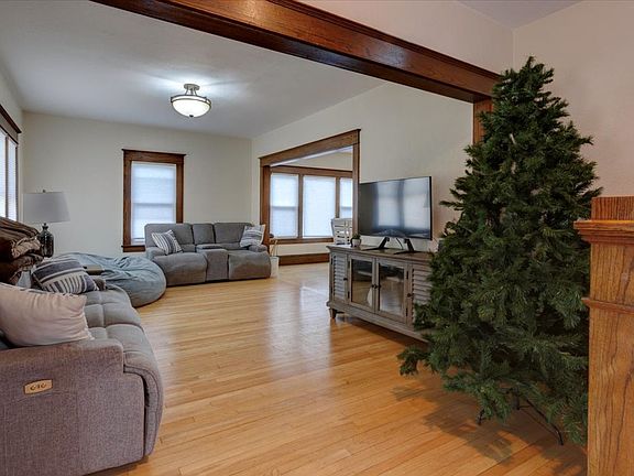 5th image of 2115 3rd St E