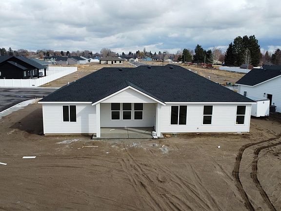 3rd image of 1411 Topaz Dr