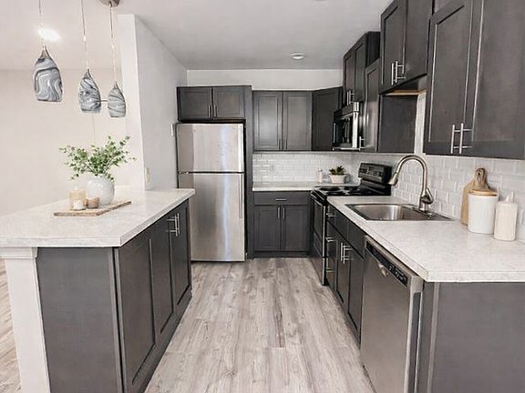 5th image of 2248 Hamilton St #149aa15bd
