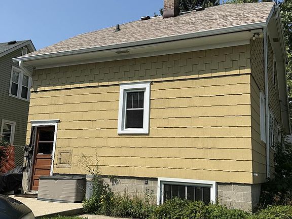 3rd image of 3563 Douglas AVENUE