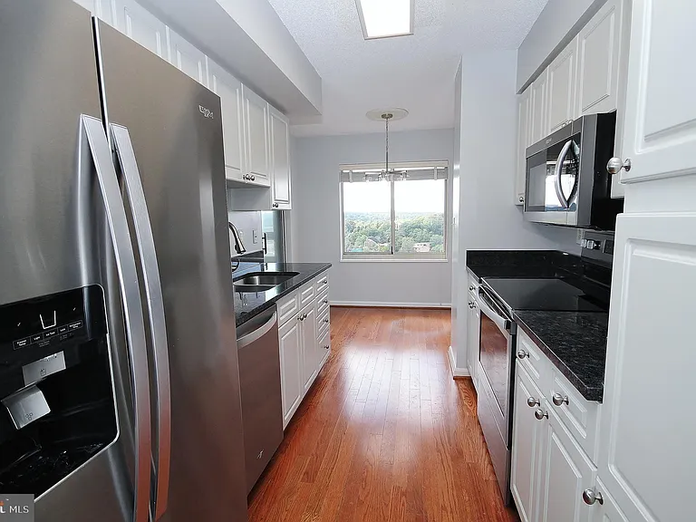 2151 Jamieson Ave #2011 — Photo 9