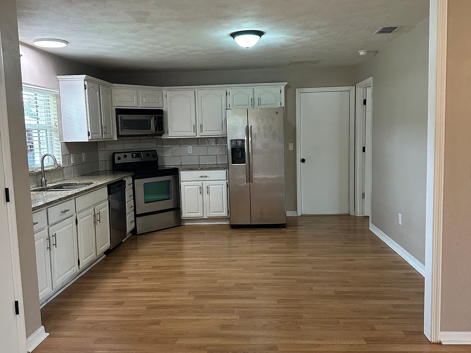 3 bed, 1382 sqft, $1,850 — Photo 3