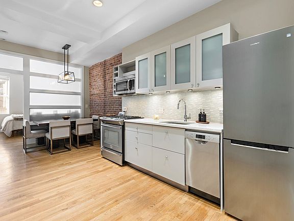 3rd image of 636 Park Ave