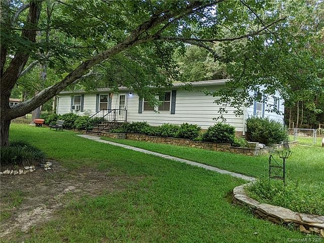 2nd image of 3416 Carolyn Ln