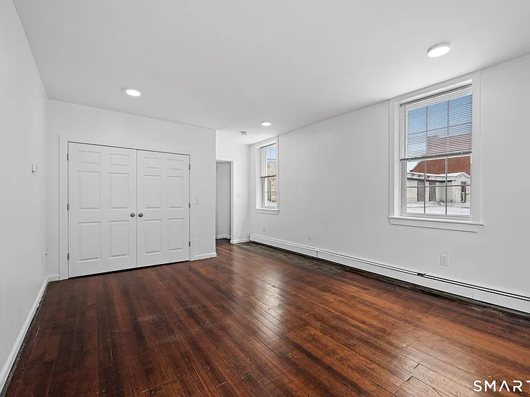 18 Bank St — Photo 12