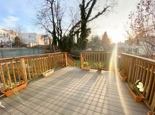 61-12 55th St #1R, Maspeth, NY 11378