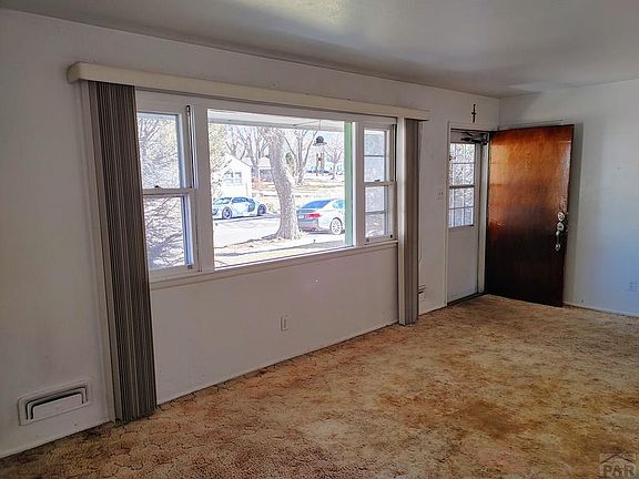 5th image of 1042 Alexander Cir