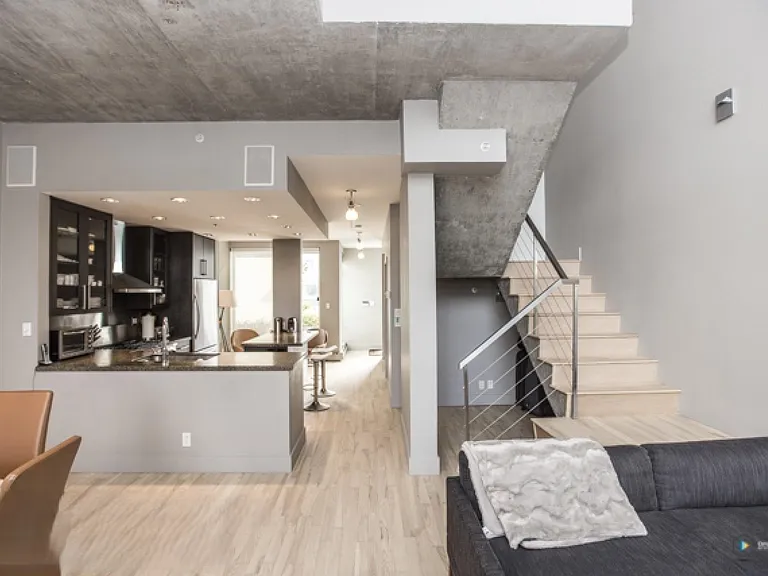 1111 Marinaside Cres #THN — Photo 4