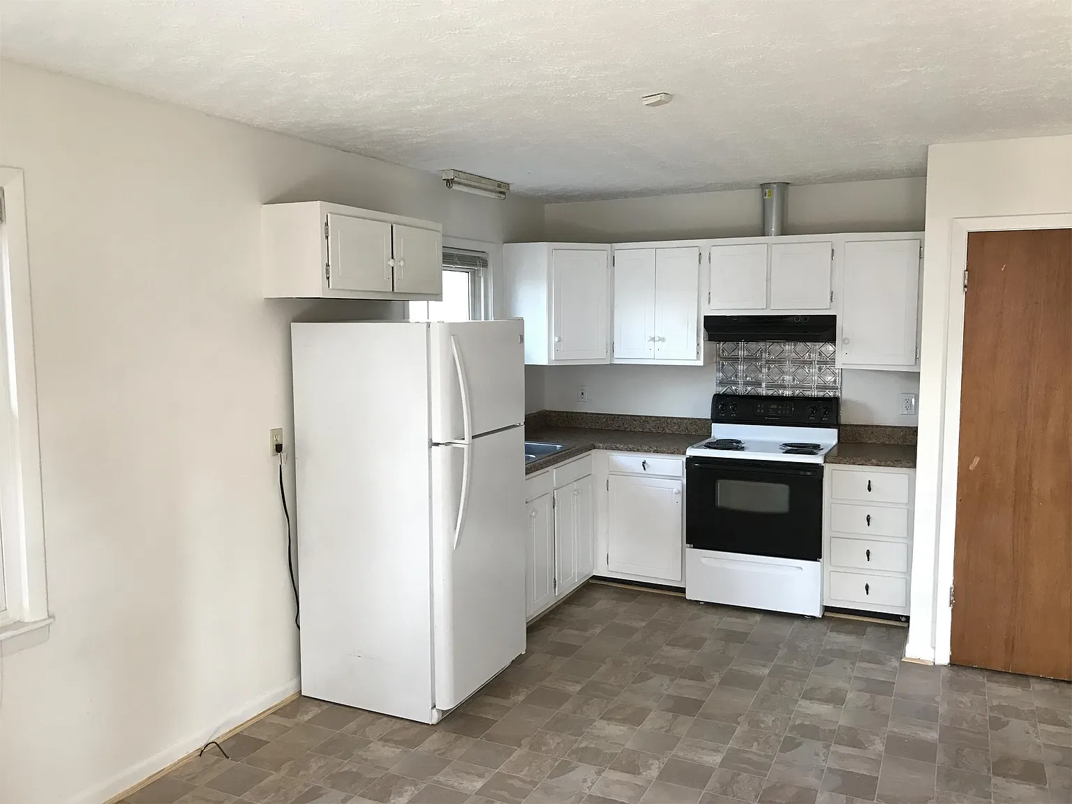 833 Fresno Drive - 0408-28-4078 - 1 — Photo 4