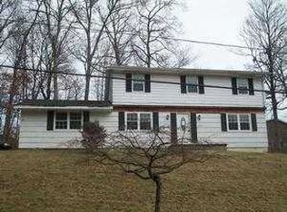 912 White Oak Dr, Springfield, OH 45504