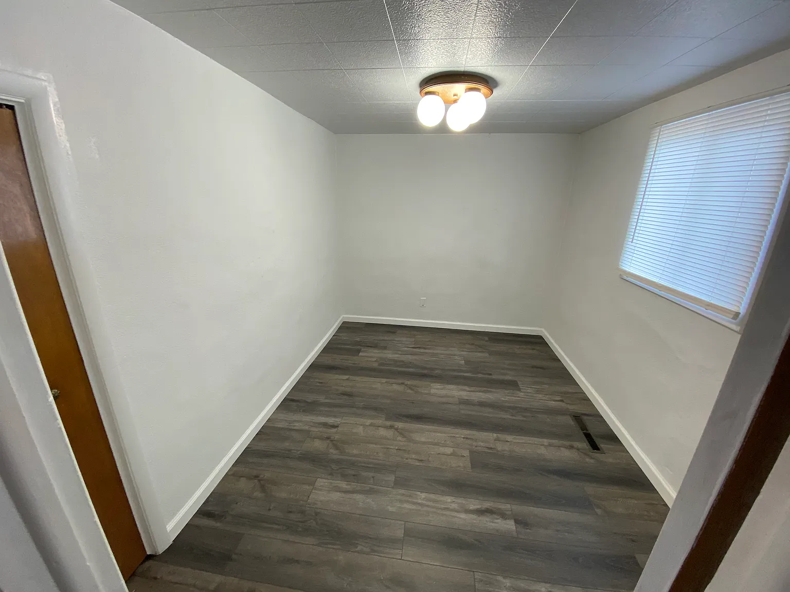 3 bed, 1.0 bath, 1068 sqft, $1,460 — Photo 2