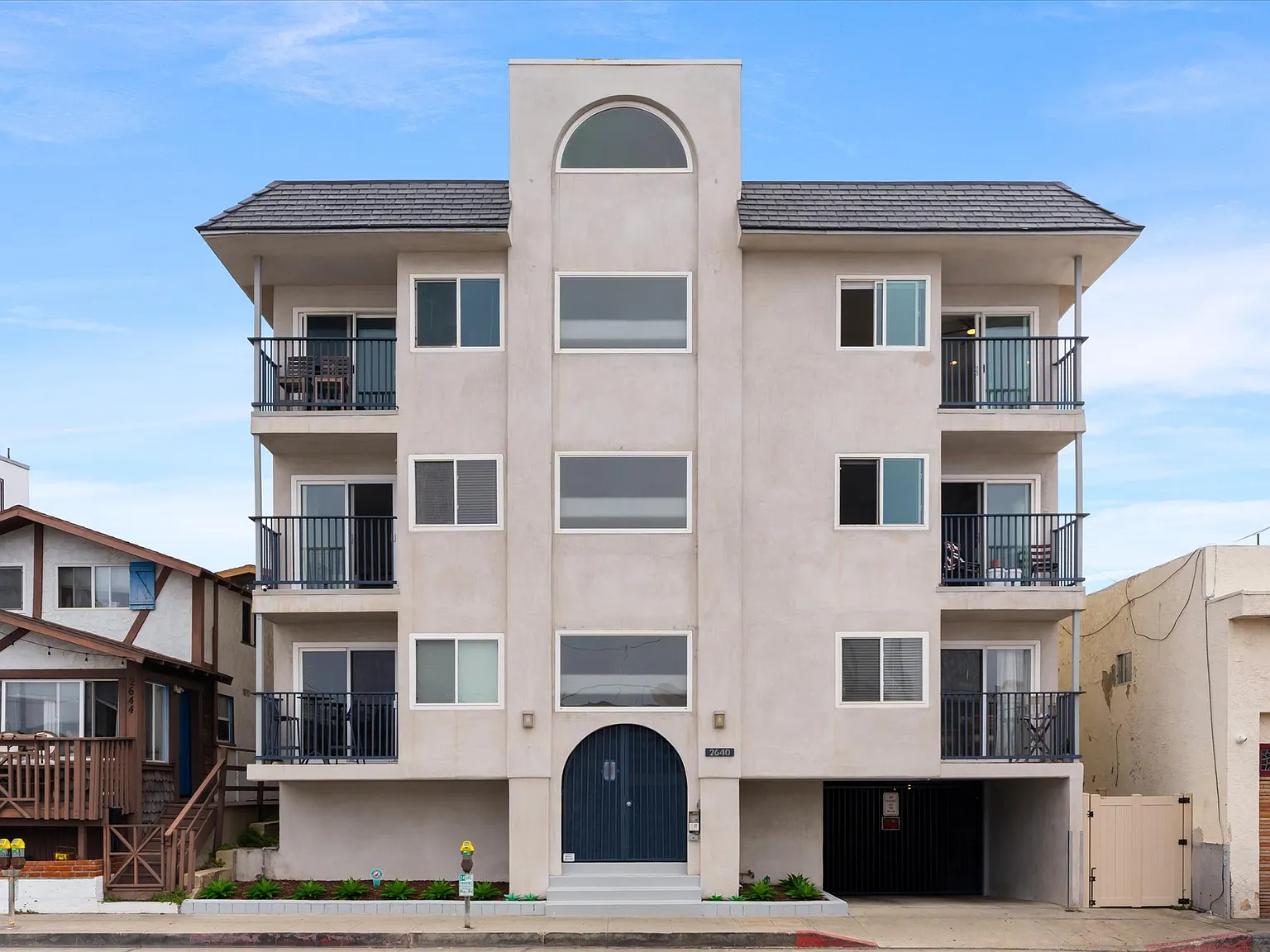 2 bed, 790 sqft, $5,700 — Photo 3