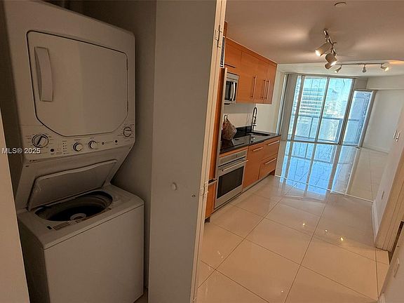 5th image of 475 Brickell Ave #44