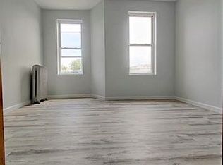 30-64 43rd St #R3R, Astoria, NY 11103