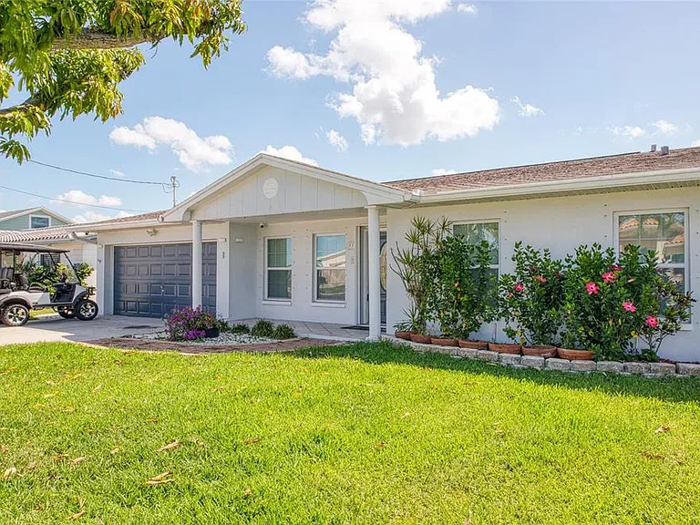 551 Crystal Dr — Photo 4