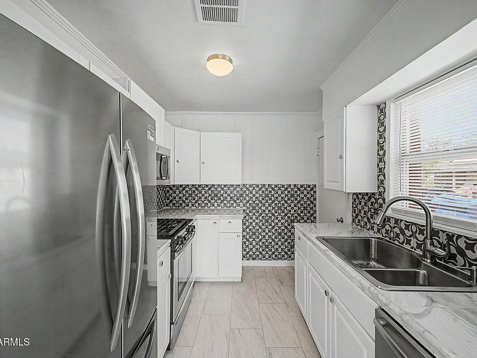 1st image of 1904 E HARVARD Street