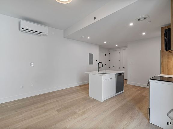 4th image of 80 Linden Blvd #2C