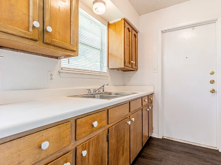 4910 Tennyson Dr — Photo 13