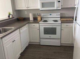 8 Highpoint Cir, Quincy, MA 02169