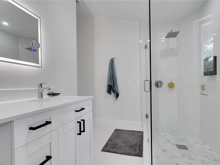 880 18th St NE — Photo 16