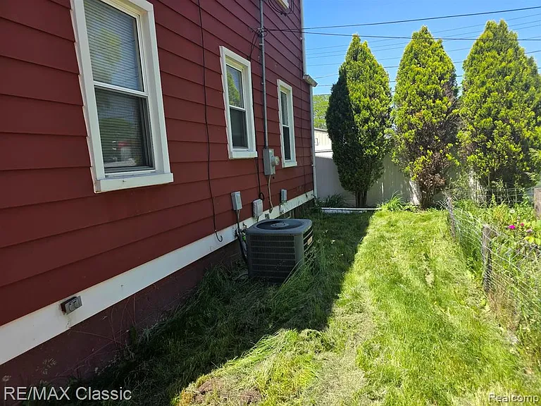 3366 Ellwood Ave — Photo 9