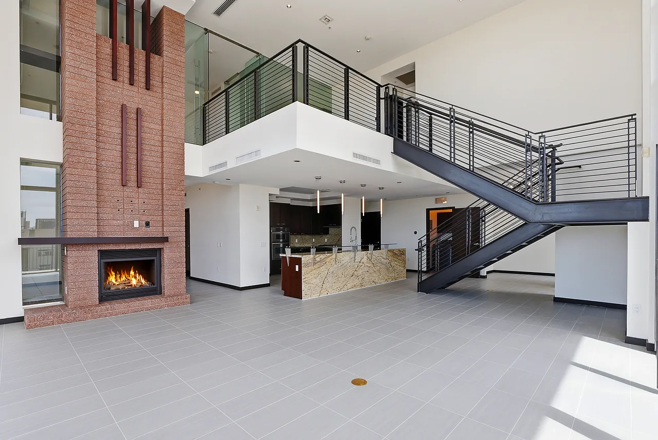 208 W Portland St — Photo 2