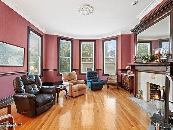 4th image of 2700 Lake Shore Blvd