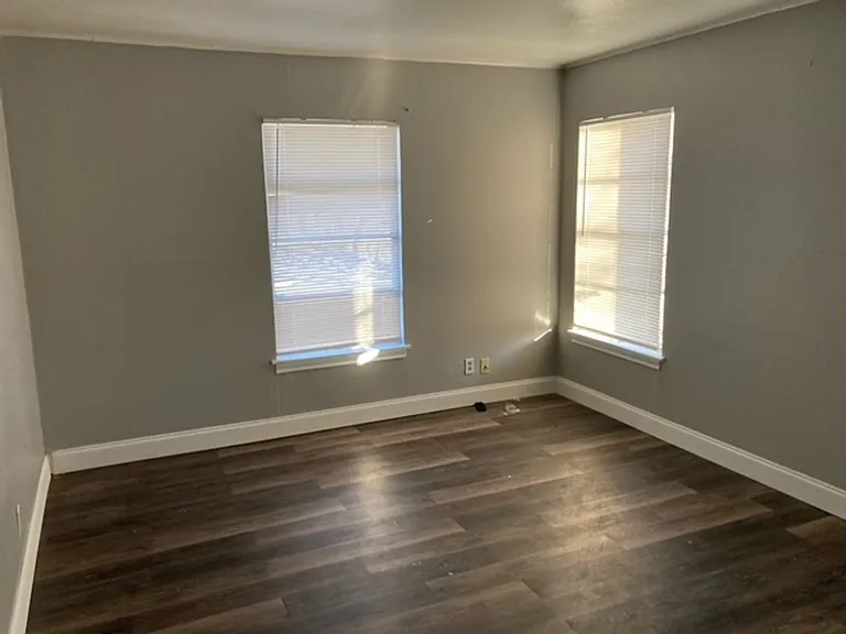 1711 Langford St — Photo 3