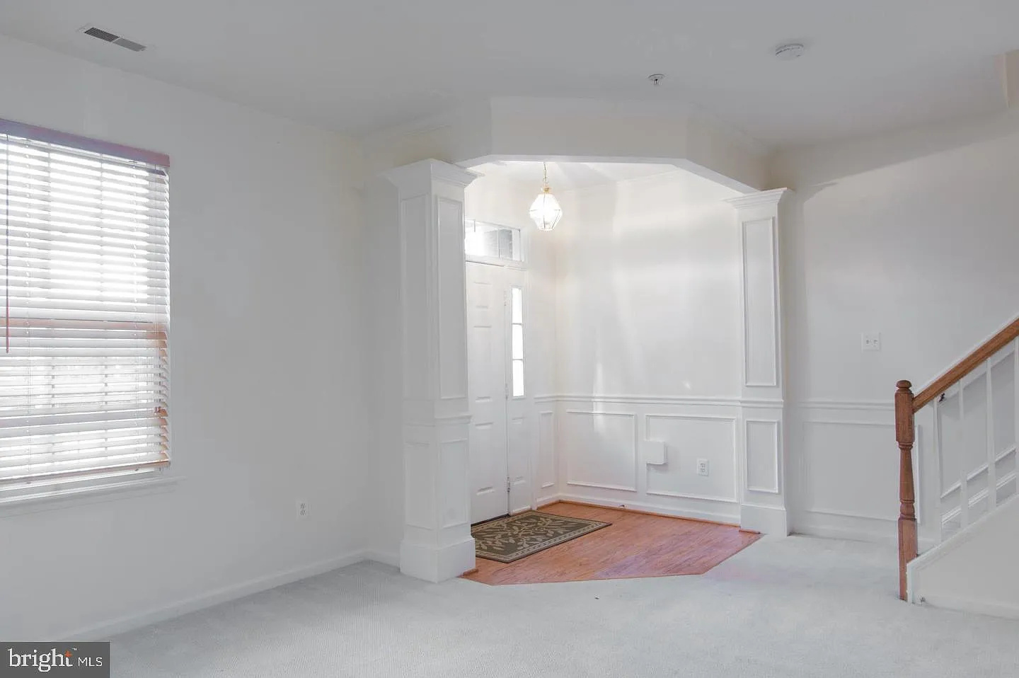 3 bed, 4.0 bath, 1962 sqft, $3,290 — Photo 2