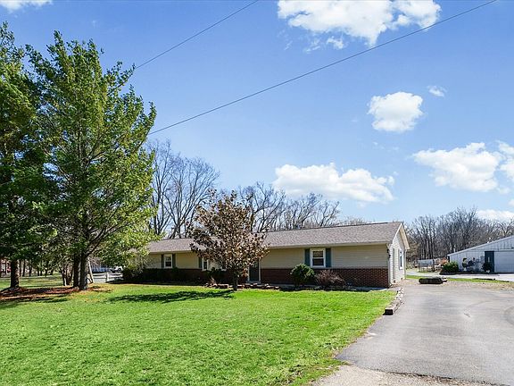 3rd image of 3207 E Airport Rd