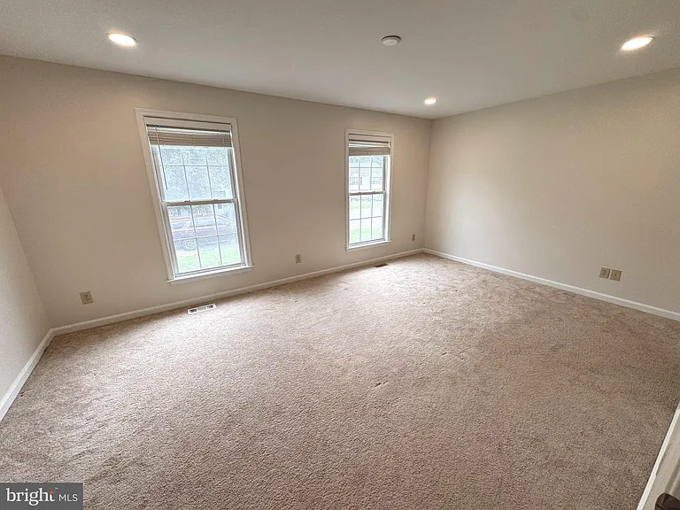 7423 Laura Ln — Photo 10