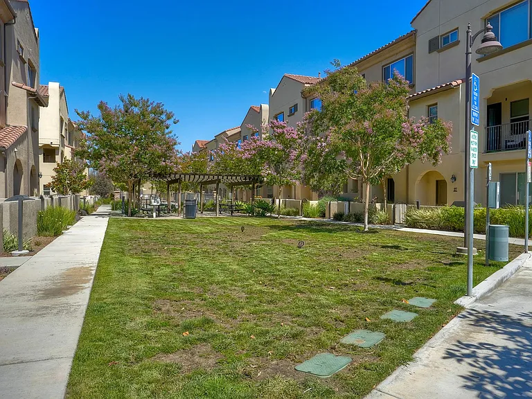 1576 Castillo Way — Photo 28