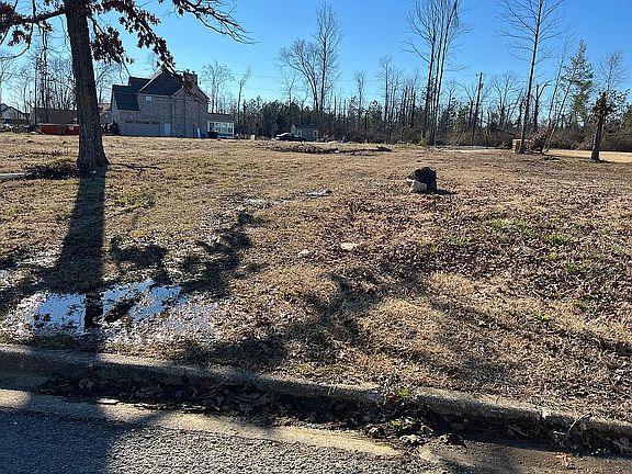 4th image of 2121 Peterson Dr