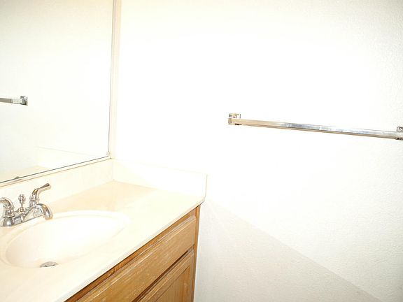4th image of 7402 Oxford Cir