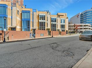 1407 W 10th St, Cleveland, OH