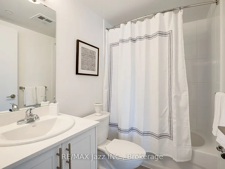 100 Bond St E #305 — Photo 10