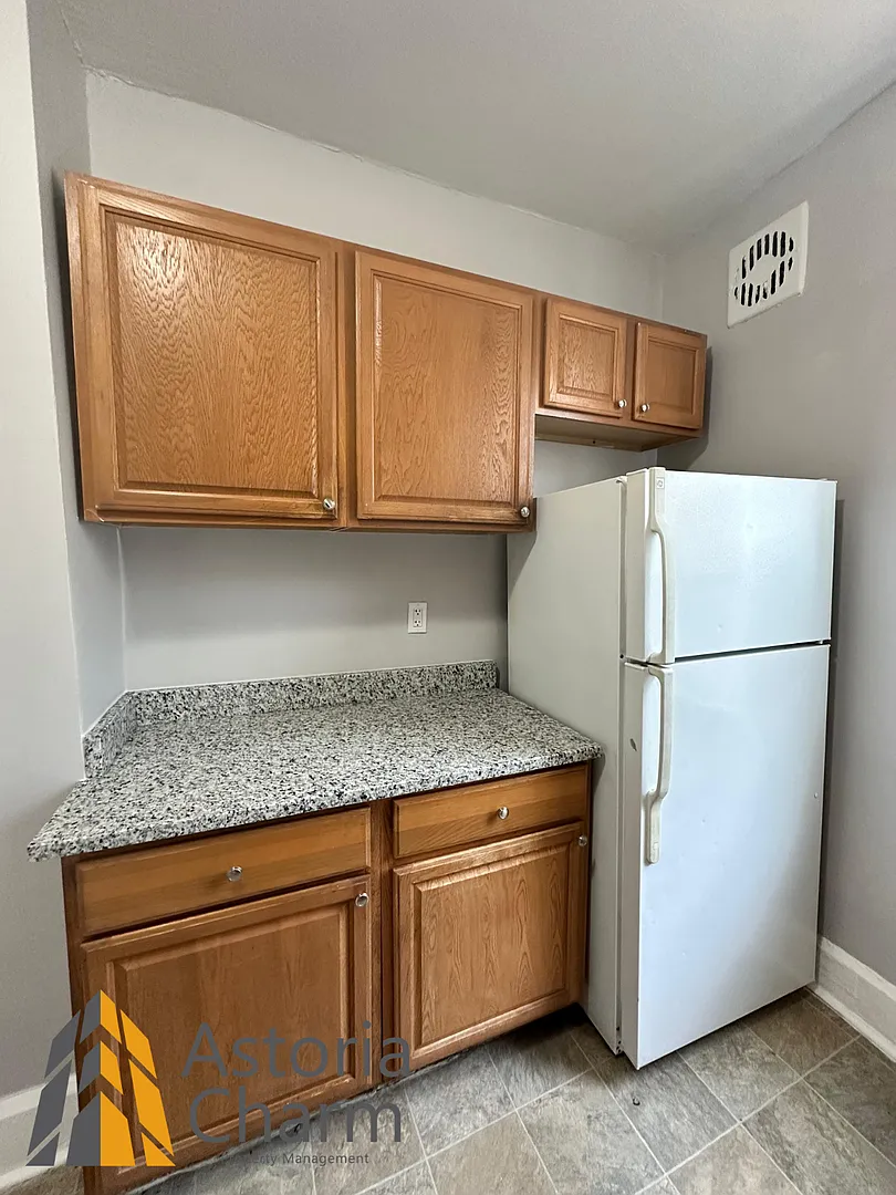 2826 Windsor Ave - Unit C1 — Photo 4