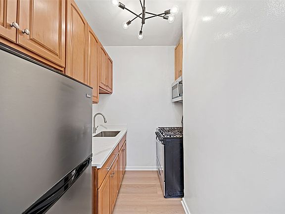 5th image of 1530 Gough St #7c3dc7789