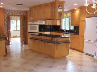 38 W Huckleberry Rd, Lynnfield, MA 01940