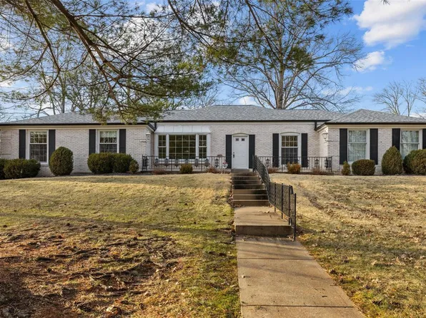 8901 Rock Forest Dr, Saint Louis, MO 63123