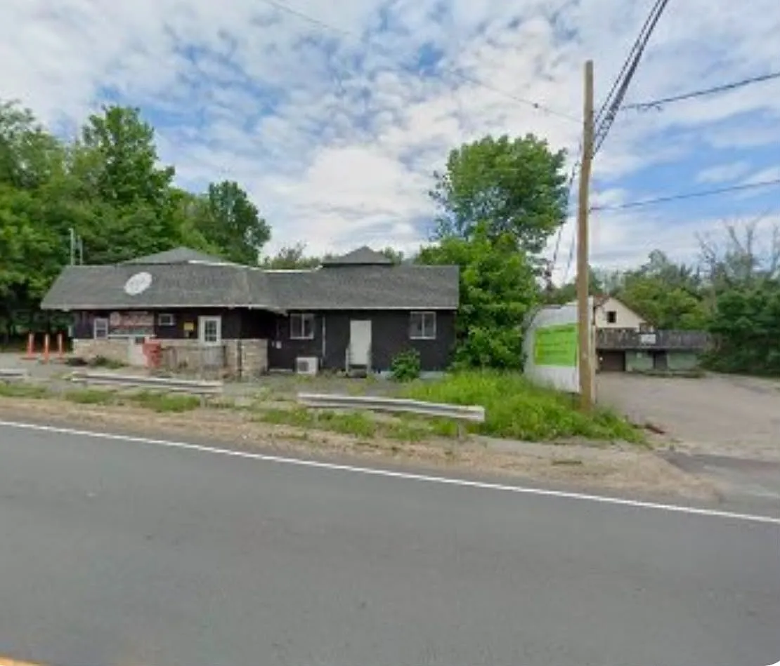 3 bed, $1,950 — Photo 1