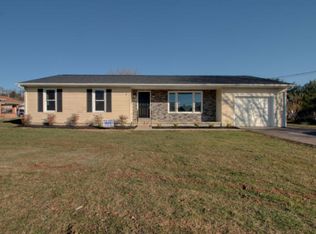 728 Laymantown Rd, Troutville, VA 24175