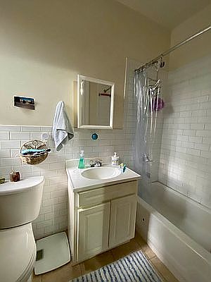 2nd image of 220 E 18th St #45