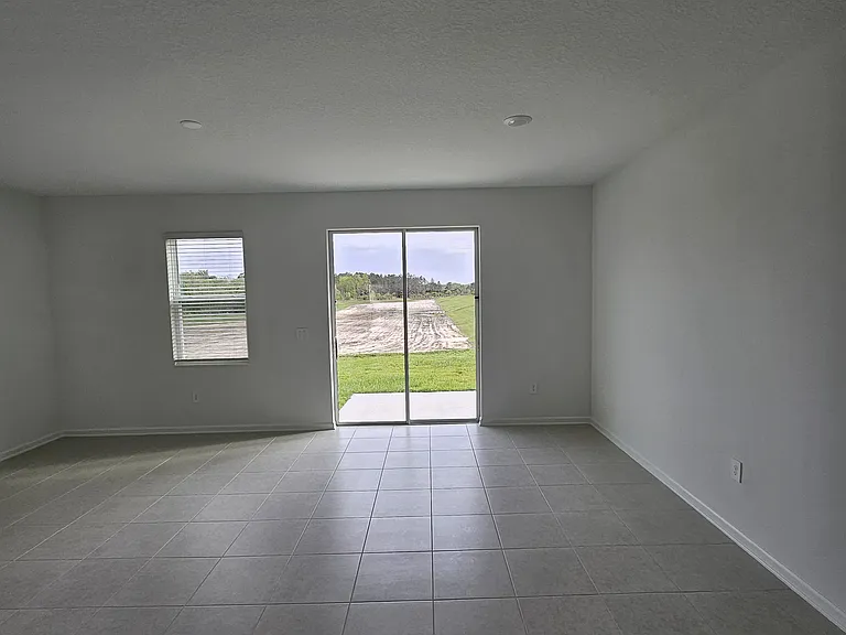 3050 Chantilly Dr — Photo 5