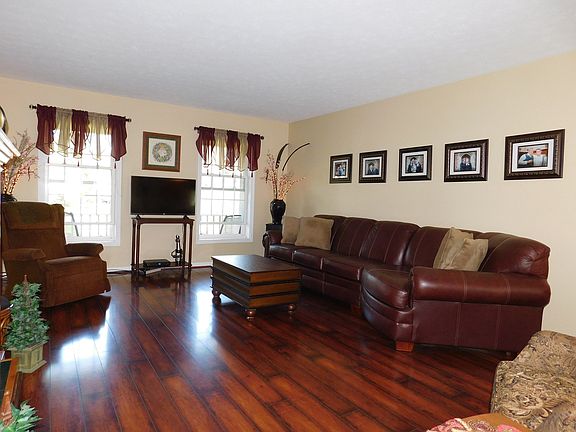 4th image of 7152 Wildwood Ln