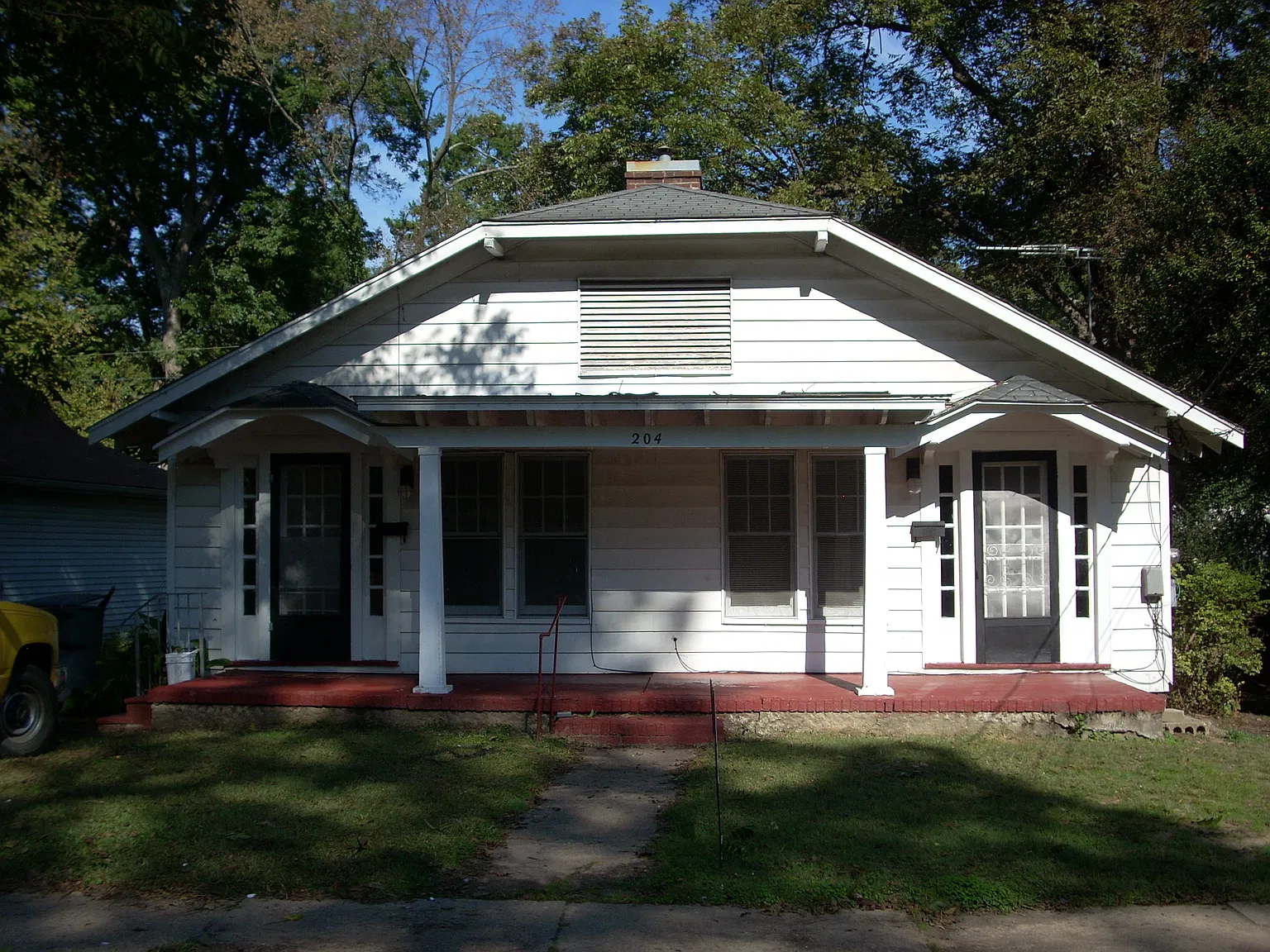 204 Oak St — Photo 2